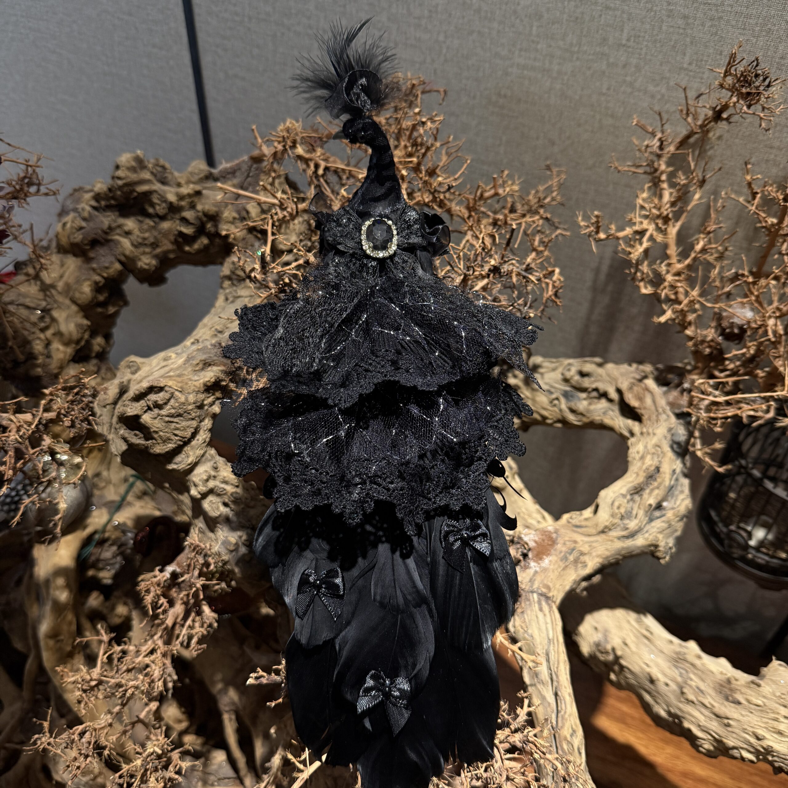 Black gothic Lolita peacock ring clip ornament
