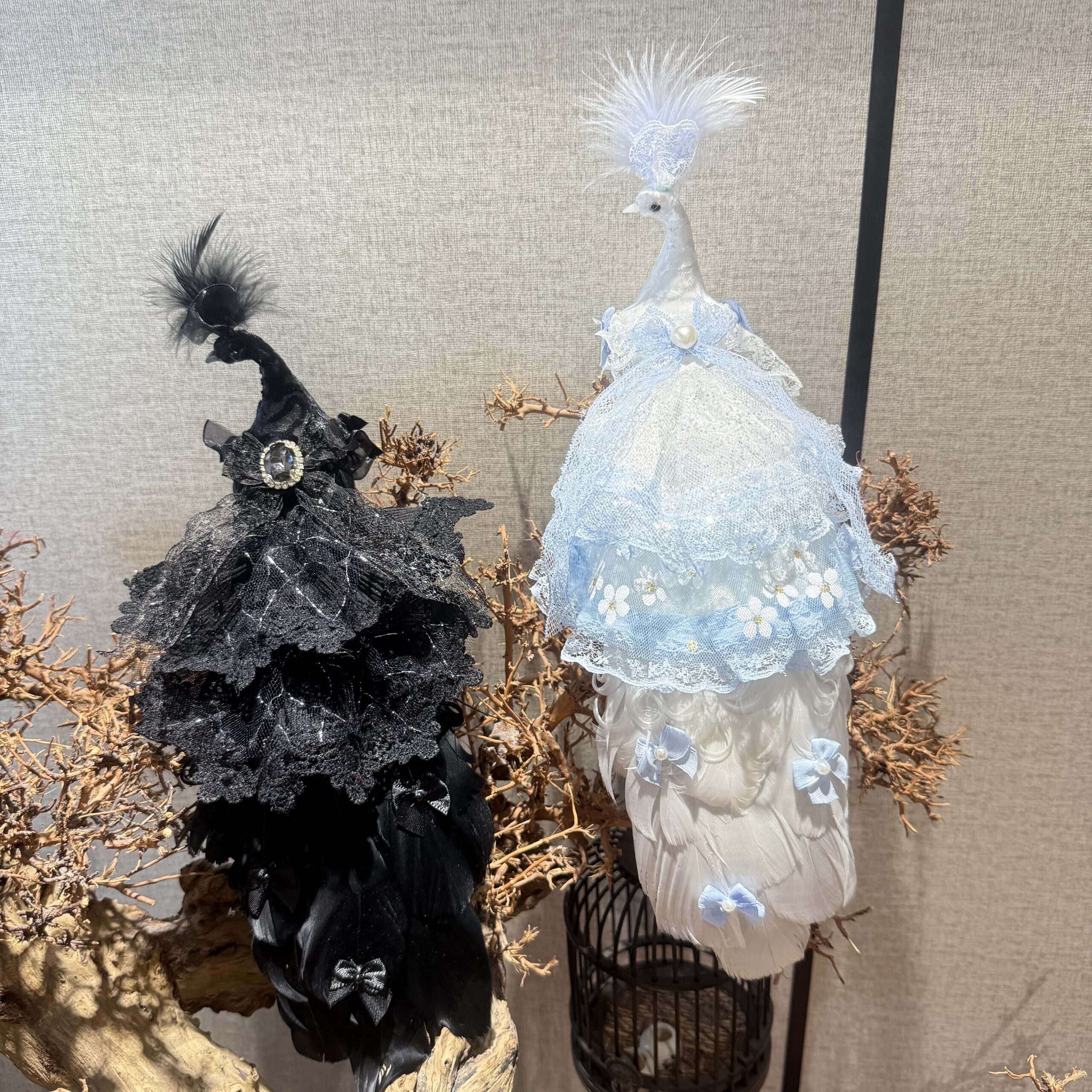 Black and white peacock figurine clip display for Lolita gift shops